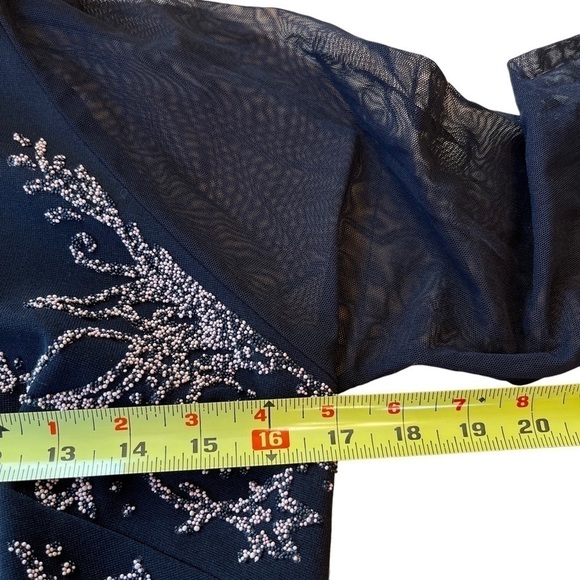 𝅺BELLESSA Vintage Fitted Blouse top EUC - Picture 5 of 11